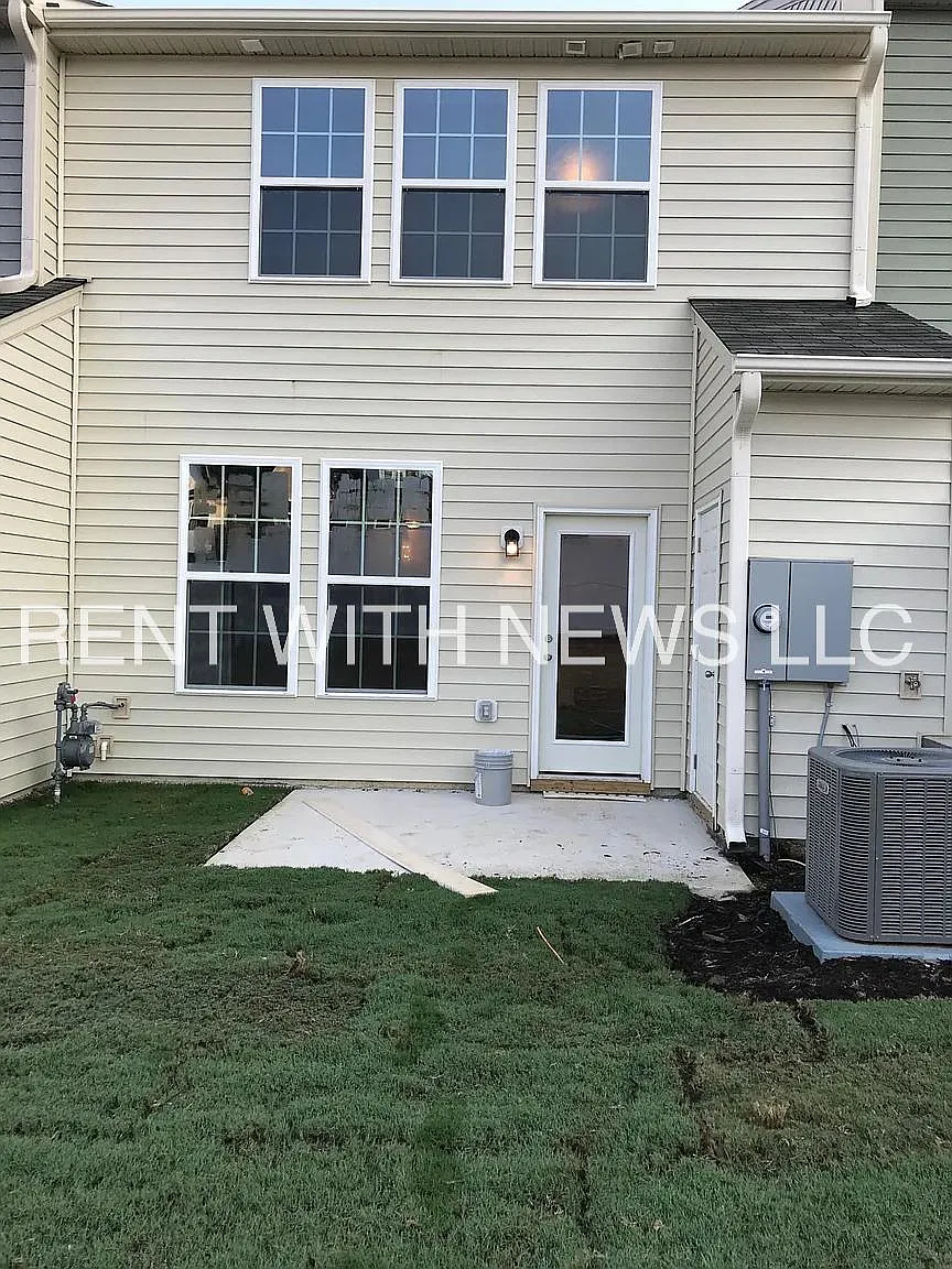 3 bed, 2.5 bath, 1600 sqft, $1,895 — Photo 4
