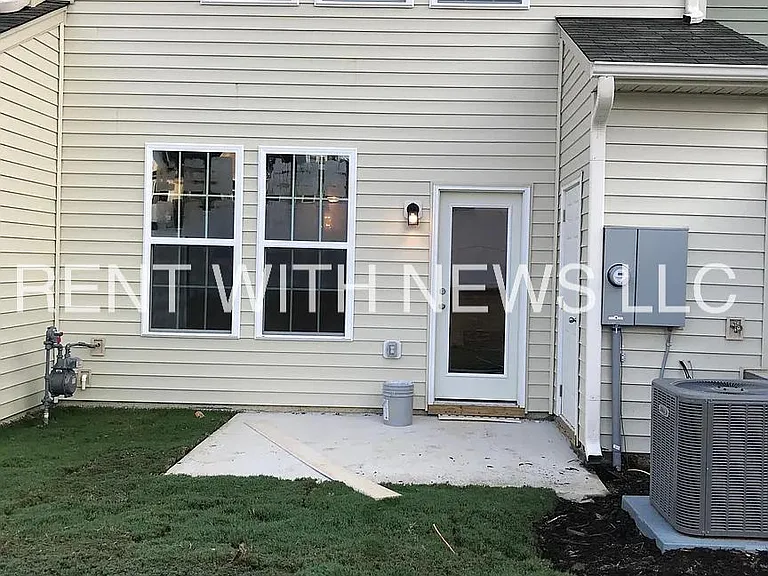 1070 Coldstream Dr — Photo 4