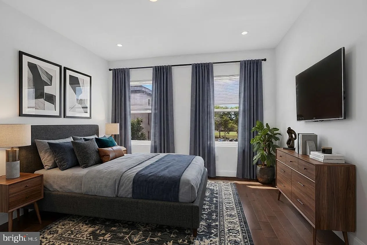 3 bed, 2.0 bath, 1620 sqft, $1,925 — Photo 2