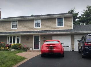 11 Woodbrook Dr, Ridge, NY 11961