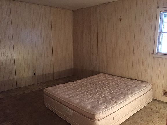3rd image of 160 Tysens Ln
