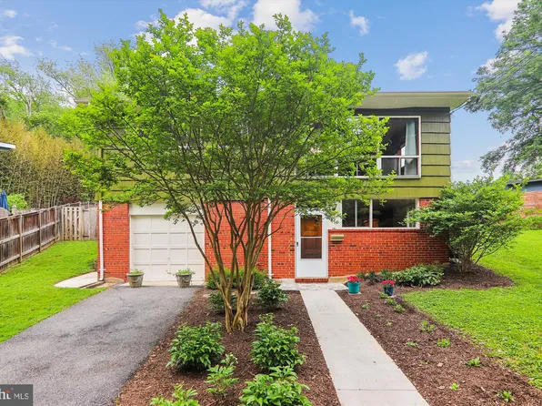 3920 Denfeld Ct, Kensington, MD 20895