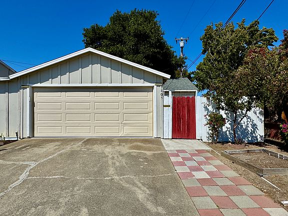 2nd image of 3805 Pacific Blvd #3805