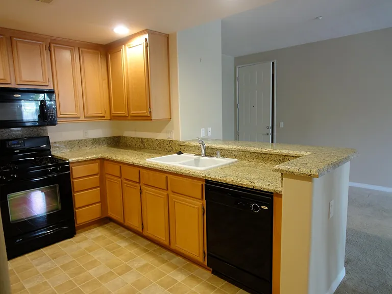 209 Riverdale Ct #546 — Photo 2