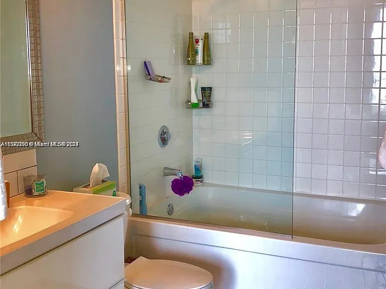 10 SW South River Dr #10 — Photo 16