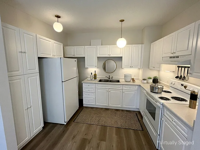 6119 Bowness Rd NW — Photo 4