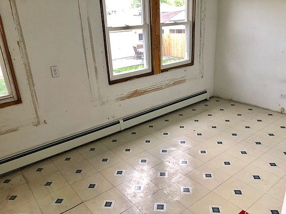 5th image of 3740 N Oketo Ave