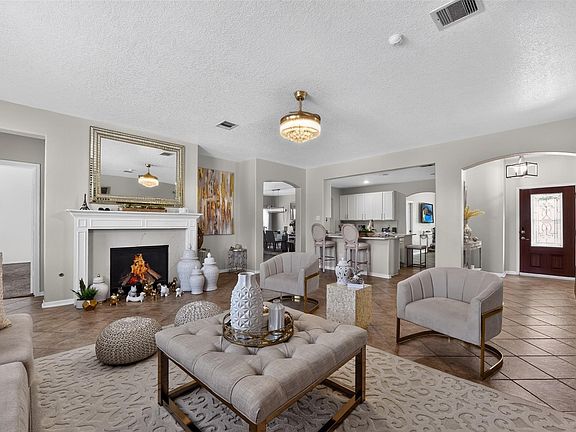 4th image of 8423 Chicory Dr