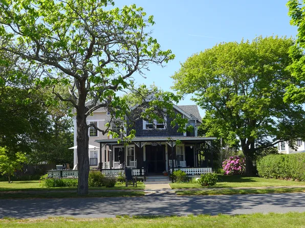 37 Nashawena Park, Oak Bluffs, MA 02557