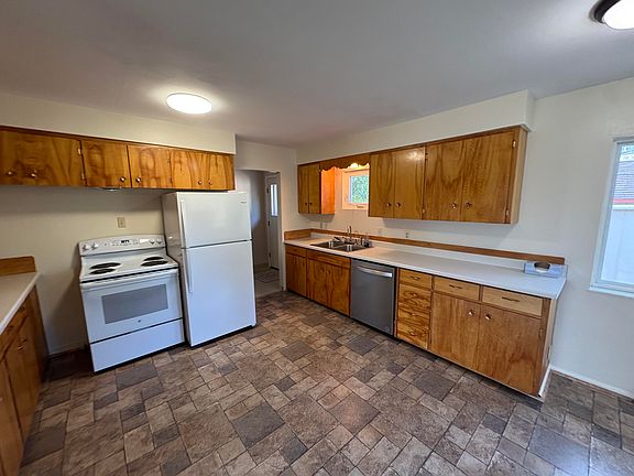 3rd image of 259 Maple St