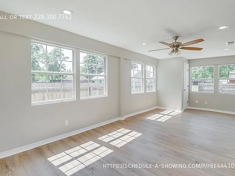 912 Maple St — Photo 12