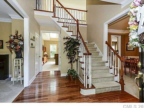 2nd image of 10416 Sutherby Dr
