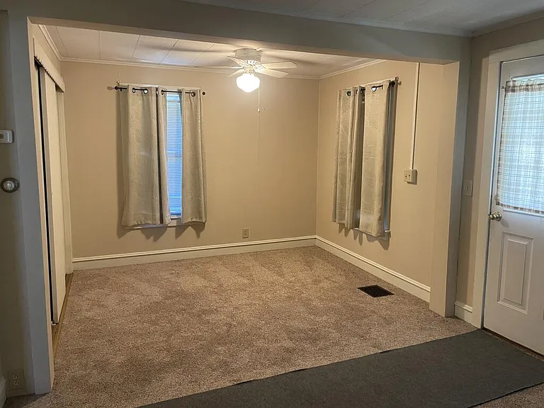 105 Wilbur St — Photo 4