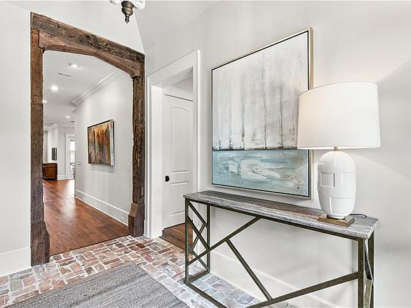 4th image of 326 Poviner Pl