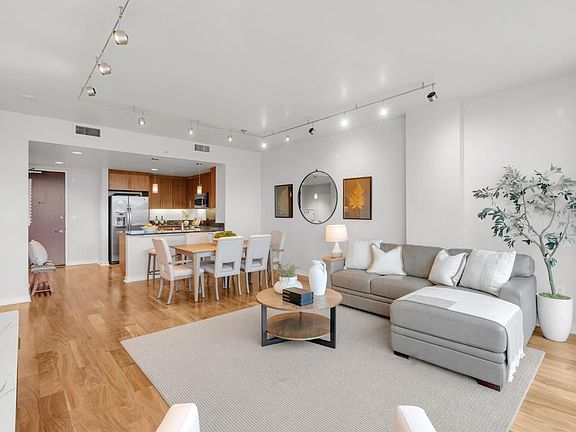 3rd image of 38 N Almaden Blvd Unit 1805