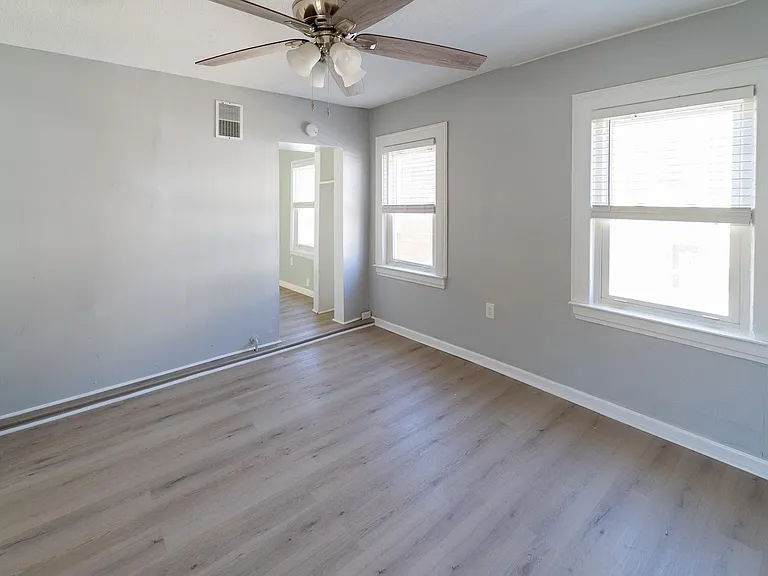 402A Sample St — Photo 7