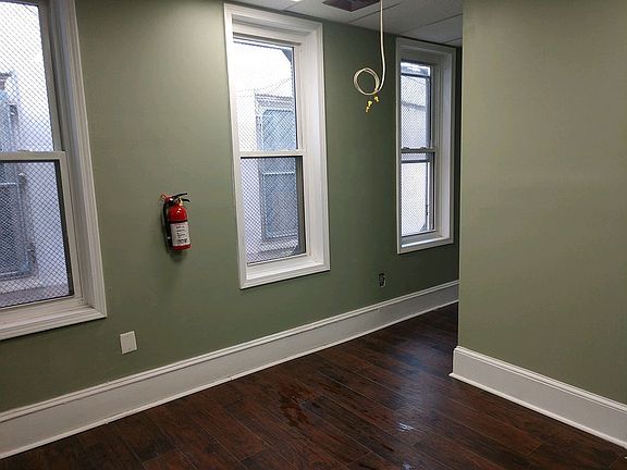 3rd image of 444 S Broadway