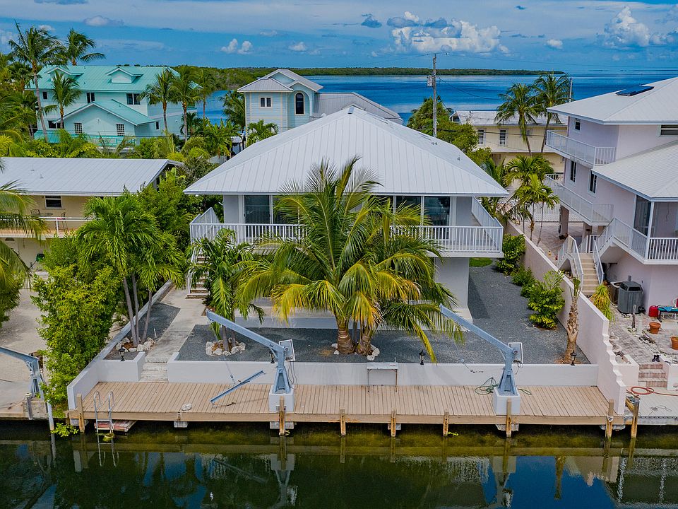 1st image of 413 S Coconut Palm Blvd