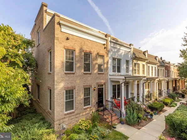 553 Regent Pl NE, Washington, DC 20017