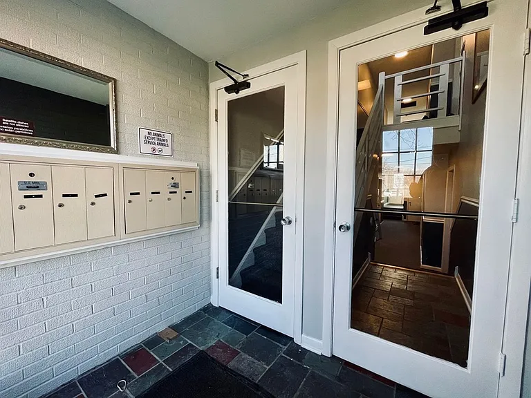 Colonial — Photo 14
