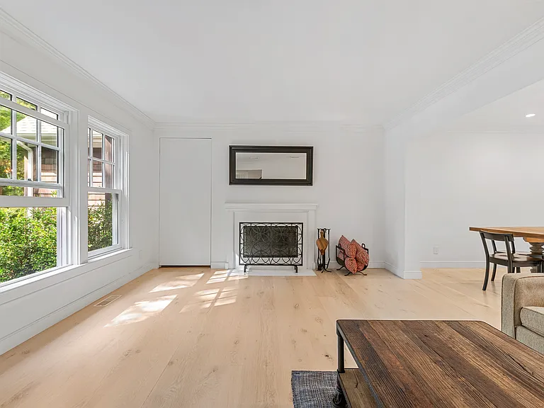 22 W Gate Rd — Photo 5