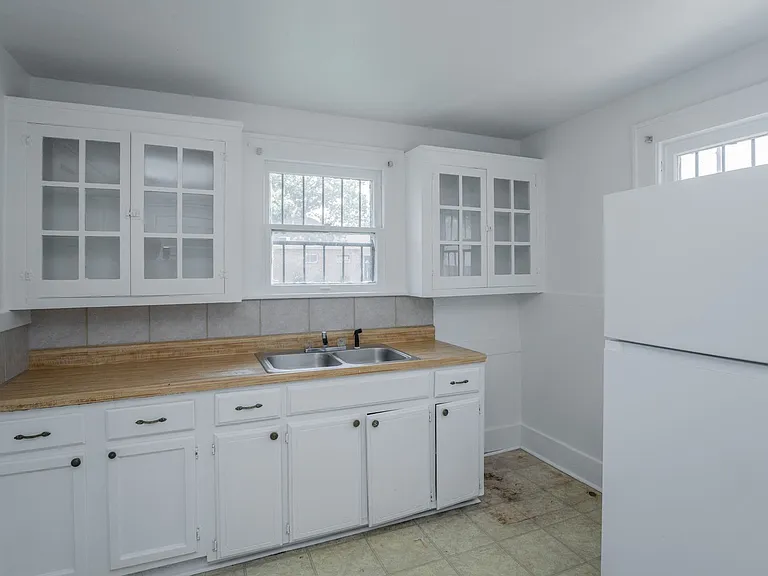1018 Lewis St — Photo 14