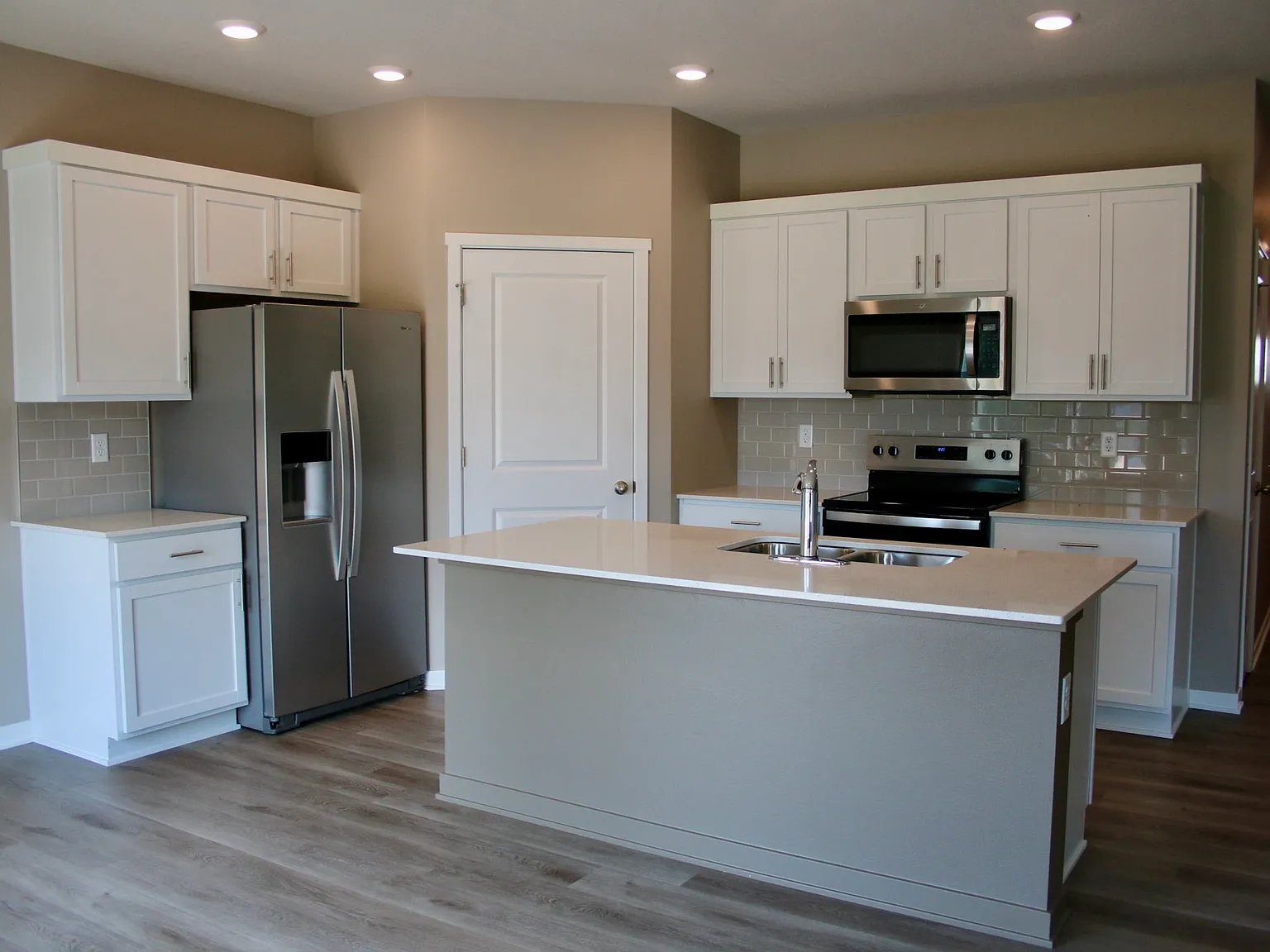 4 bed, 2190 sqft, $2,800 — Photo 4