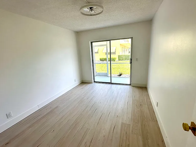 121 Sheffield St E #F — Photo 10