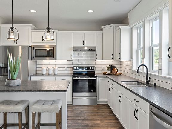 Similar Plan Representation Ample Counter Space