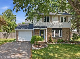 145 Wainwright St, Novi, MI 48377