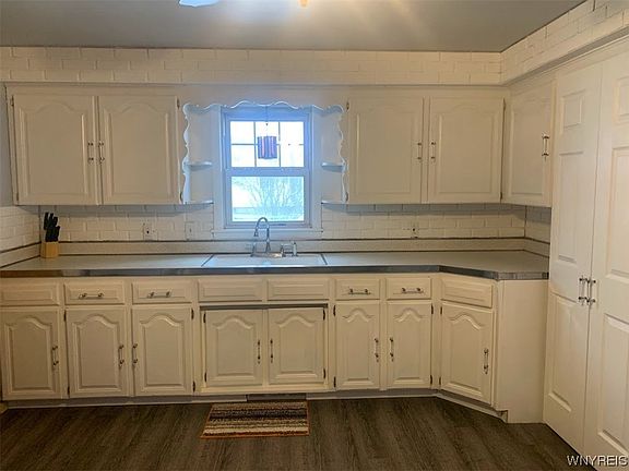 3rd image of 195 Medina St