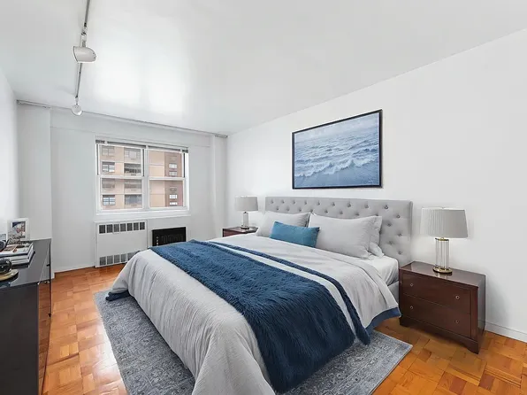 30 West 60th Street image 4 of 16