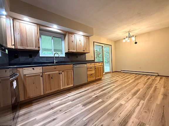 2nd image of 106 Elizabeth Cir