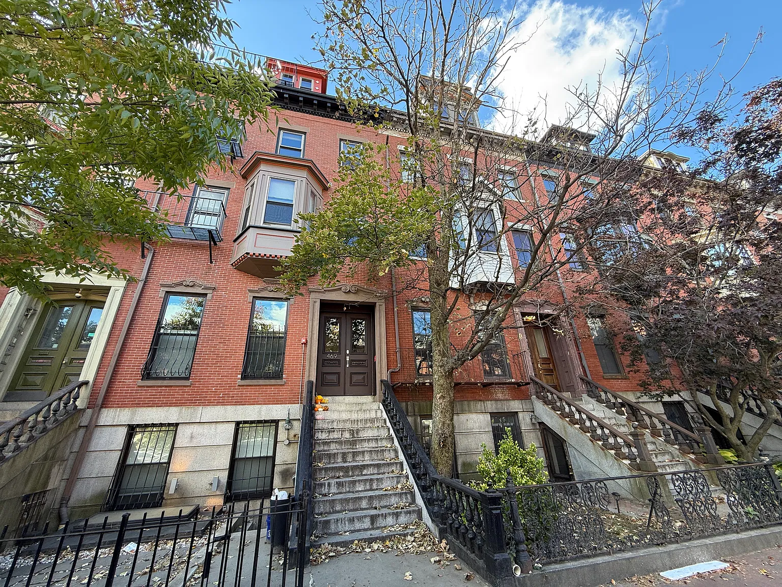 3 bed, $5,950 — Photo 1