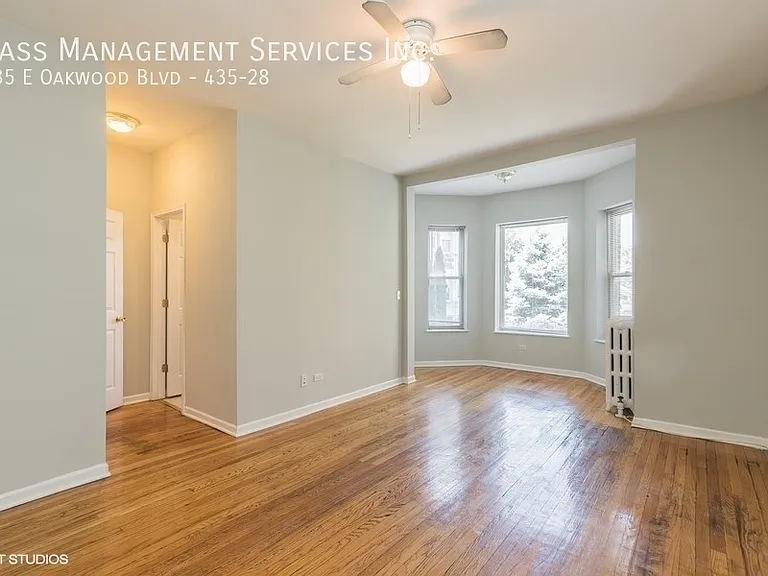 427-39 E Oakwood Blvd — Photo 12