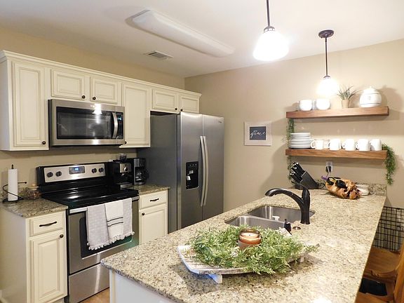 3rd image of 6 Fox Creek Ct
