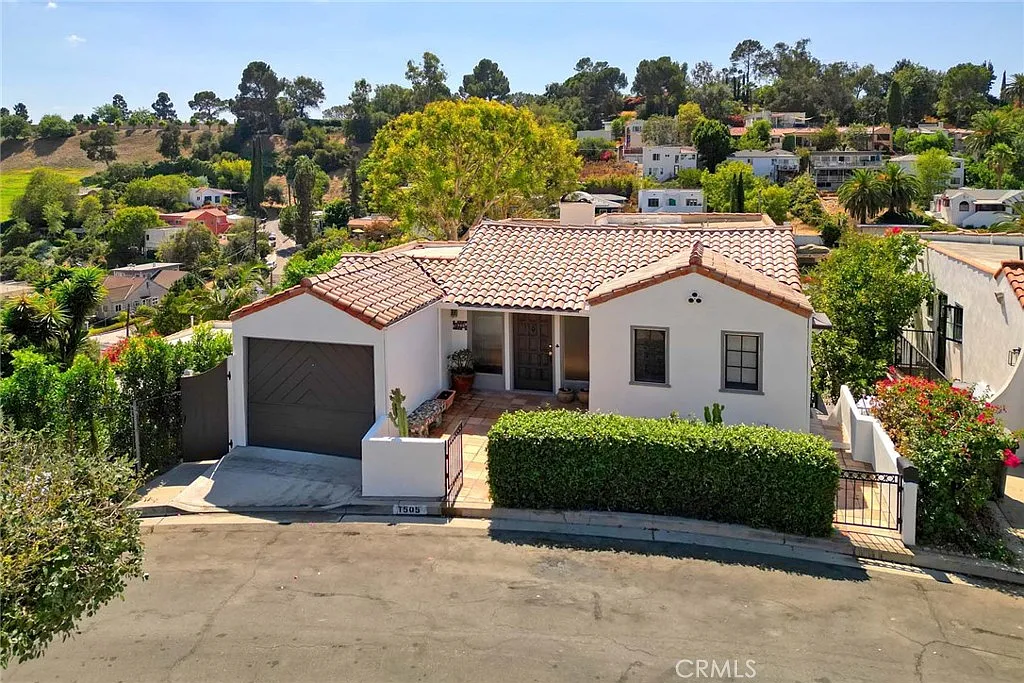 3 bed, 1811 sqft, $5,000 — Photo 1