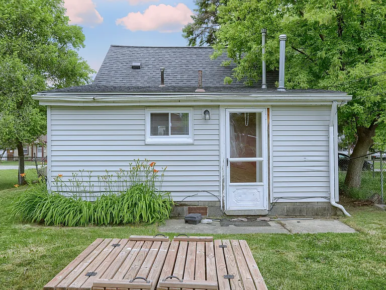 22395 Columbus Ave — Photo 18