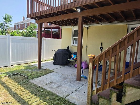 5th image of 1371 Hamilton St