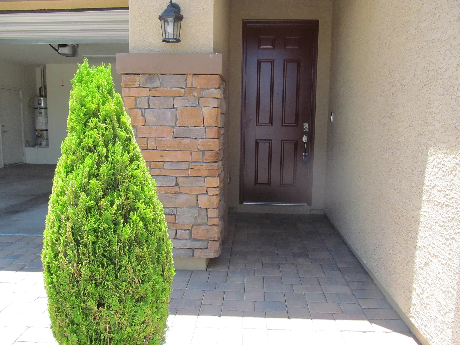 4 bed, 2035 sqft, $2,170 — Photo 2