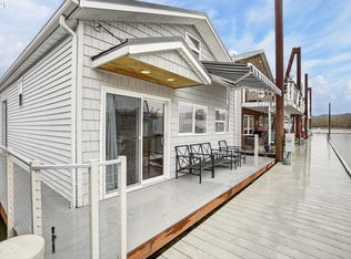 19609 NE Marine Dr #D5, Portland, OR