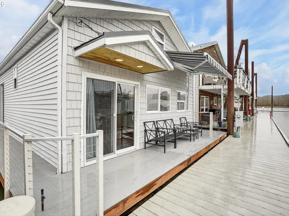 19609 NE Marine Dr #D5, Portland, OR 97233