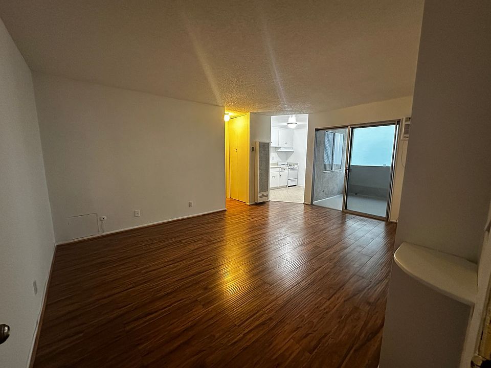 2nd image of 5030 Riverton Ave APT 6