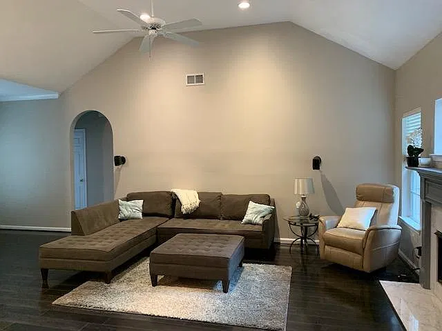 110 Calumet Dr — Photo 3