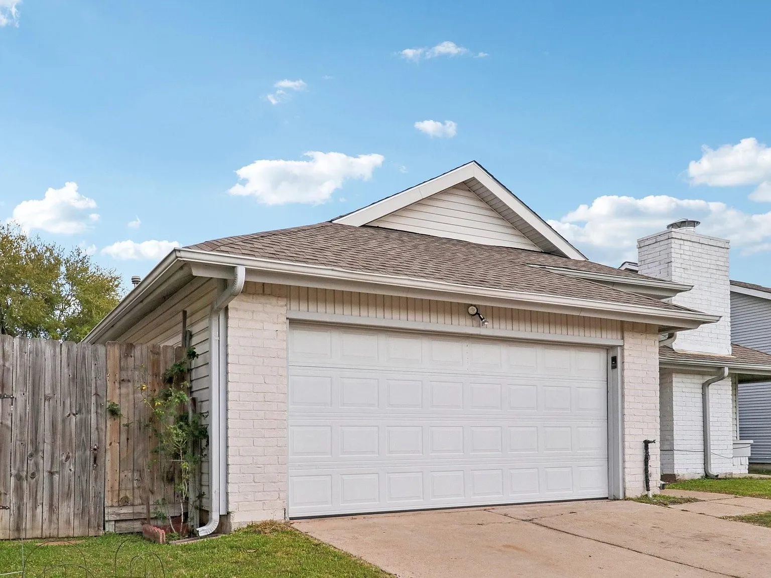 3 bed, 2.0 bath, 1802 sqft, $1,900 — Photo 2