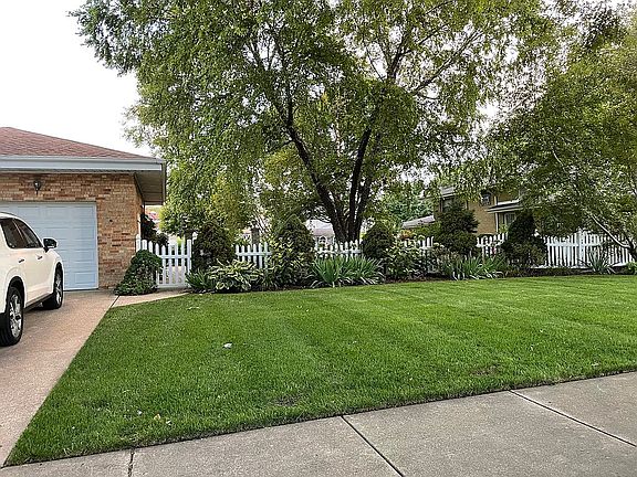 3rd image of 5149 W Lunt Ave