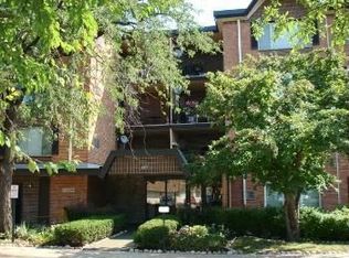 1207 S Old Wilke Rd APT 102, Arlington Heights, IL 60005