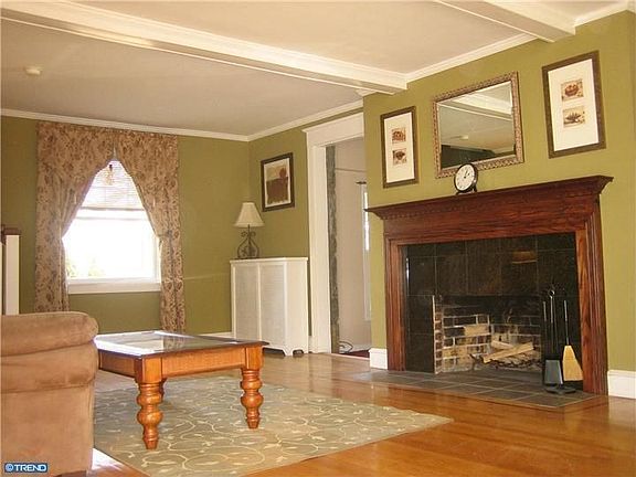 3rd image of 821 Morgan Ave