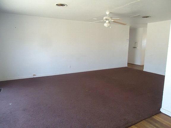 4th image of 709 E Oak St