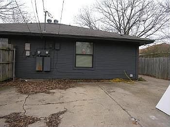 4th image of 215 Broadmoor Ave